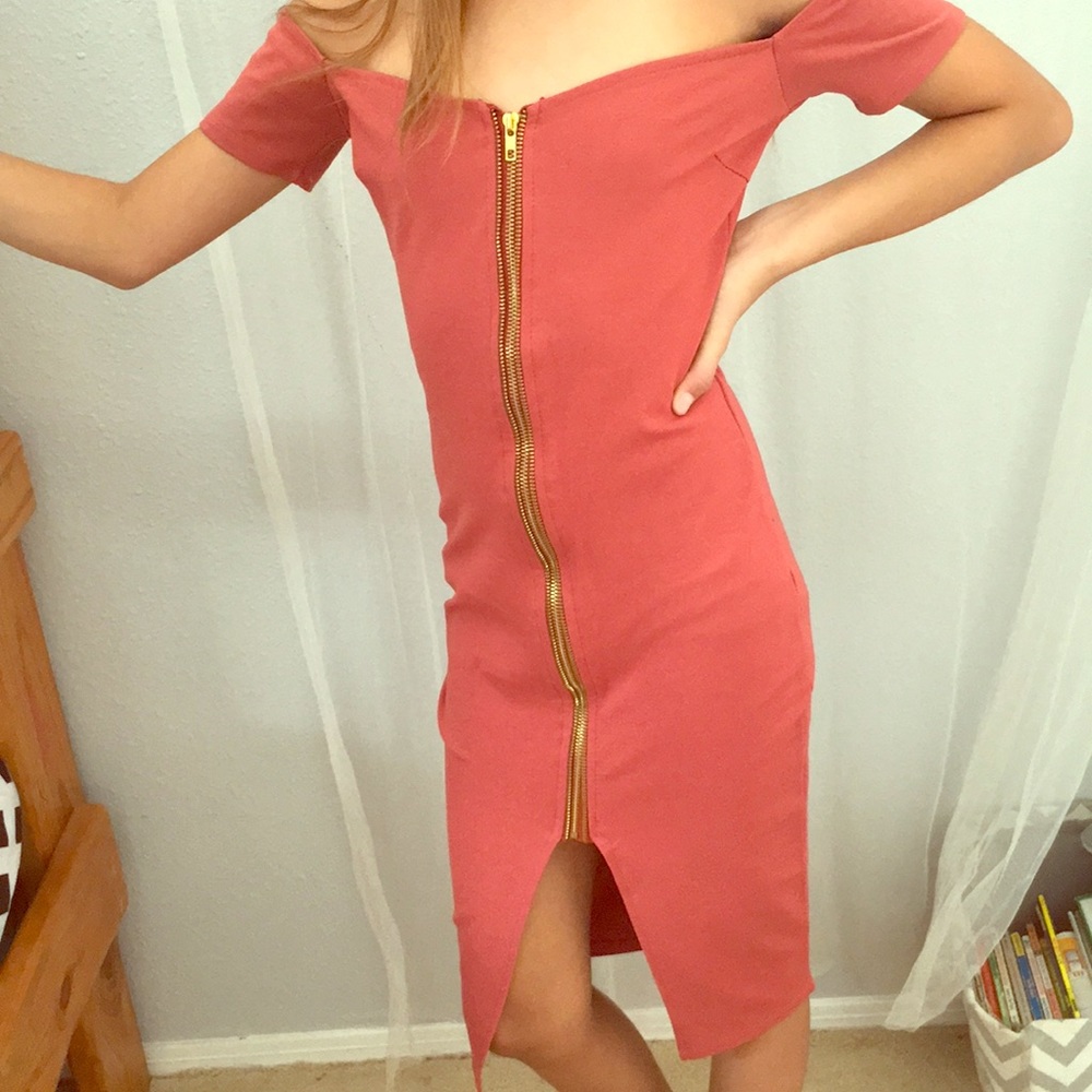 Long pink dress with zipper